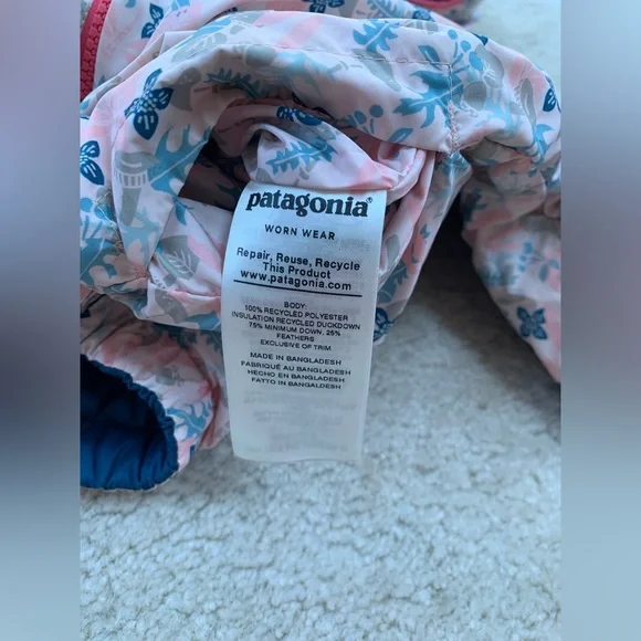 Patagonia Size 2T Reversible Down Sweater Hoodie in Blue and Pink Flowers - Picture 10 of 16